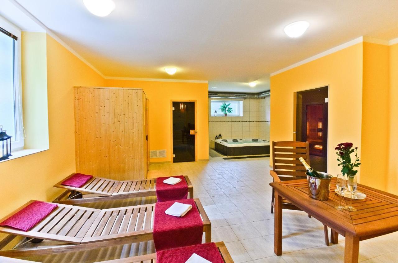 Hotel Resort Luna Ledec nad Sazavou Exterior photo